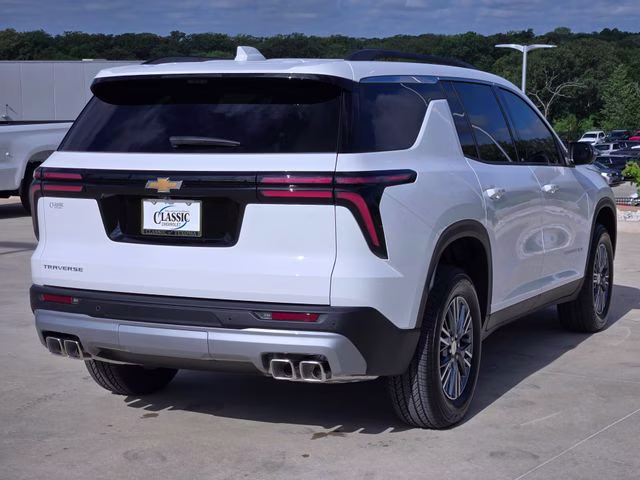 2026 Summit White Chevrolet Traverse LT FWD SUV