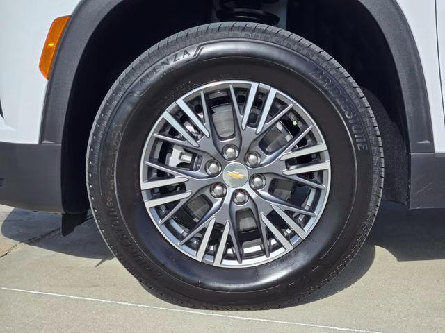 2026 Summit White Chevrolet Traverse LT FWD SUV