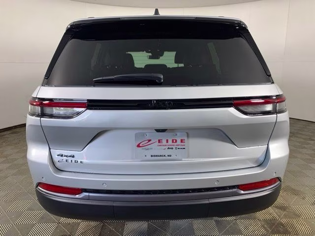 2026 Silver Zynith Jeep Grand Cherokee Altitude 4X4 SUV