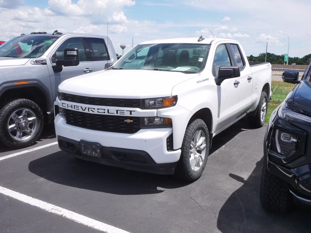 2021 Summit White Chevrolet Silverado 1500 Custom 4X4 Truck