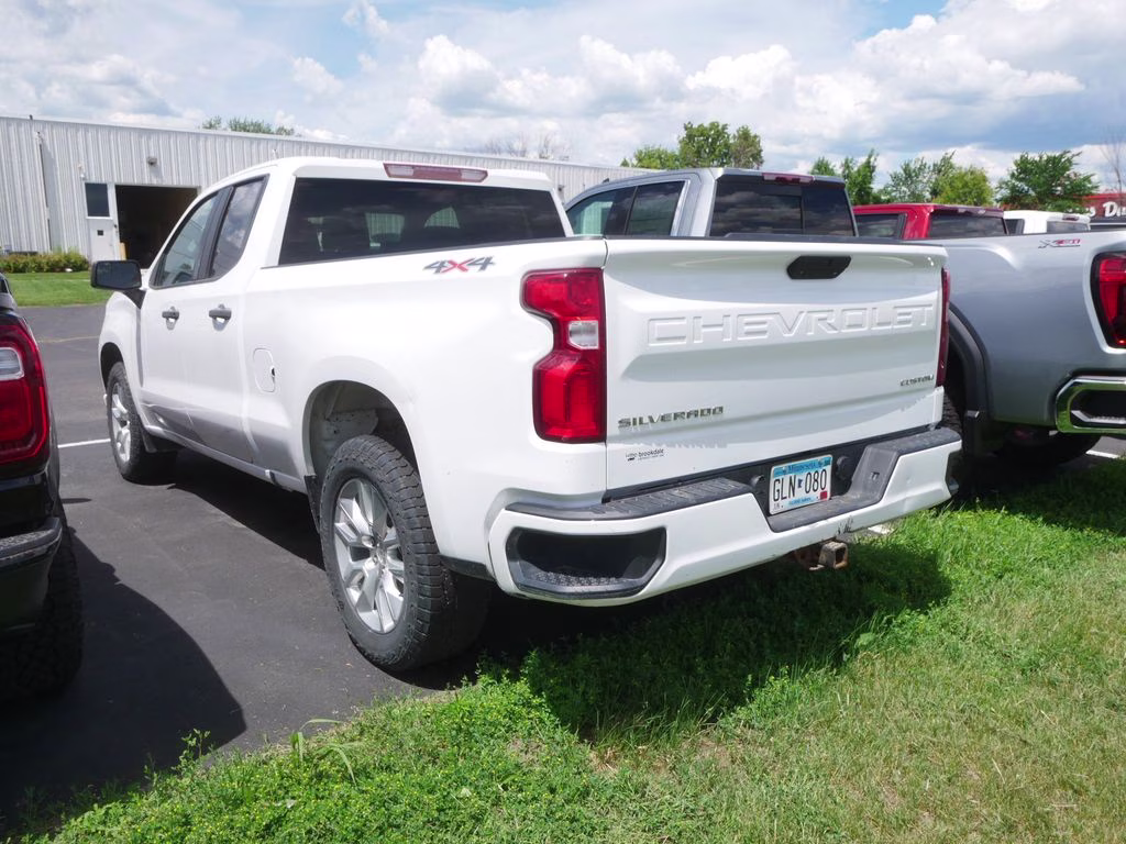 2021 Summit White Chevrolet Silverado 1500 Custom 4X4 Truck