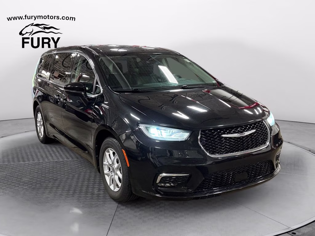 2023 Brilliant Black Crystal Pearlcoat Chrysler Pacifica Touring L FWD Van