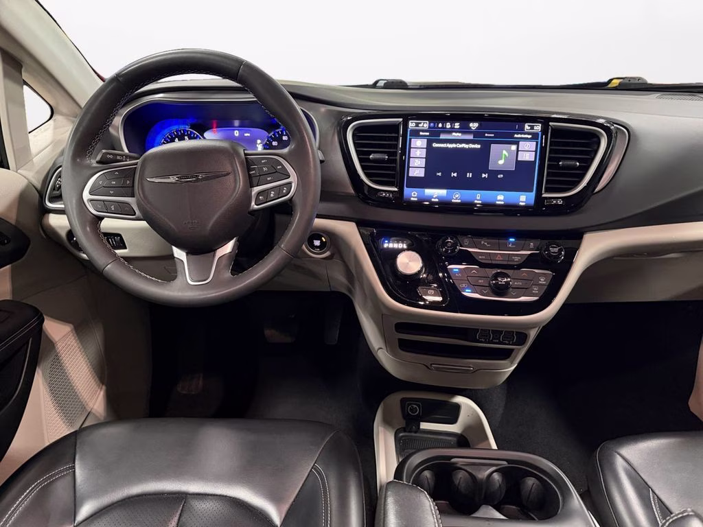 2023 Brilliant Black Crystal Pearlcoat Chrysler Pacifica Touring L FWD Van