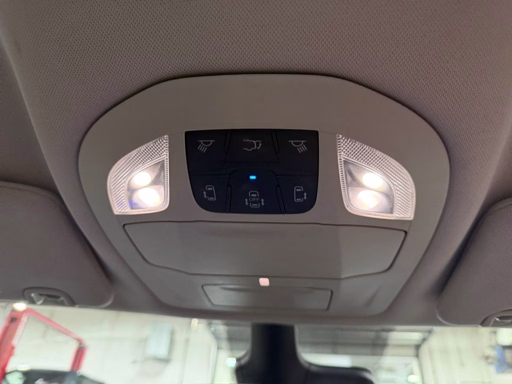 2023 Brilliant Black Crystal Pearlcoat Chrysler Pacifica Touring L FWD Van