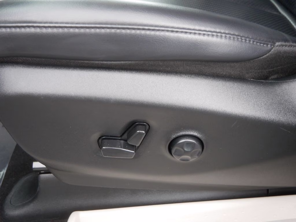 2023 Silver Mist Clearcoat Chrysler Pacifica Touring L FWD Van