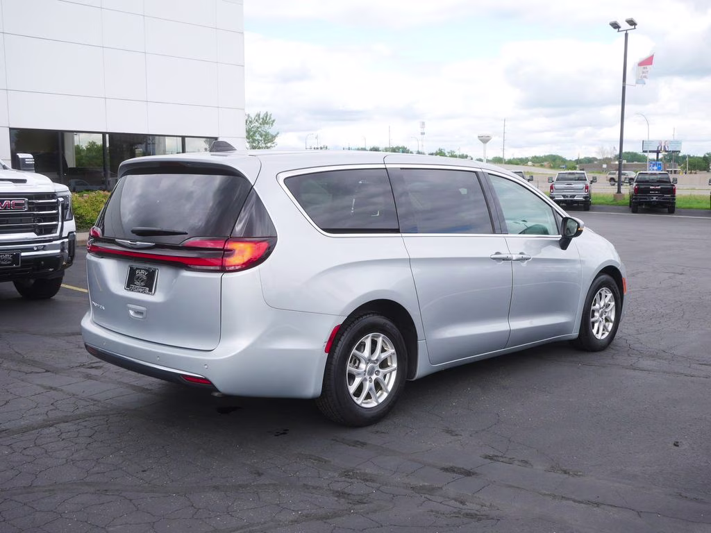 2023 Silver Mist Clearcoat Chrysler Pacifica Touring L FWD Van