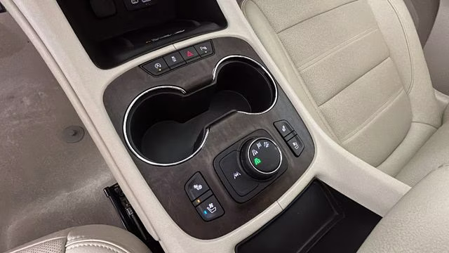 2023 White Frost Tricoat GMC Acadia Denali AWD SUV