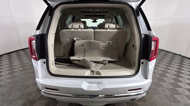 2023 White Frost Tricoat GMC Acadia Denali AWD SUV