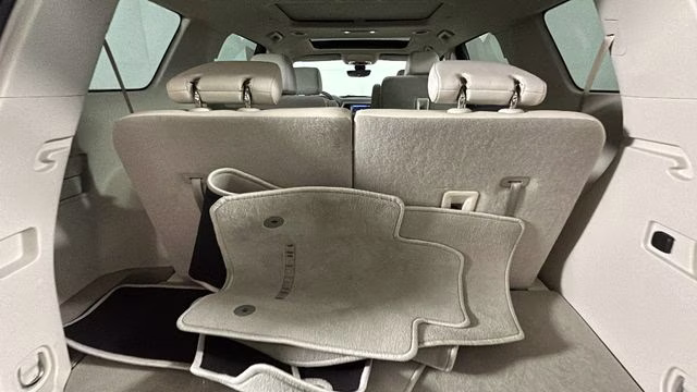 2023 White Frost Tricoat GMC Acadia Denali AWD SUV
