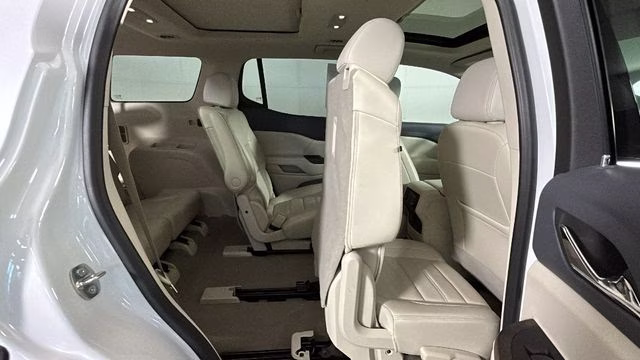 2023 White Frost Tricoat GMC Acadia Denali AWD SUV