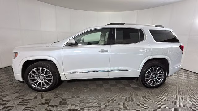 2023 White Frost Tricoat GMC Acadia Denali AWD SUV