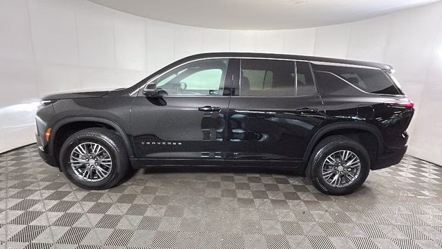 2024 Mosaic Black Metallic Chevrolet Traverse LS FWD SUV