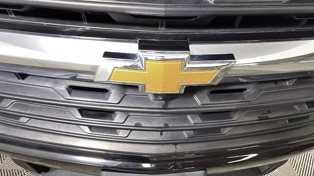 2024 Mosaic Black Metallic Chevrolet Traverse LS FWD SUV
