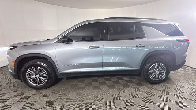2025 Gray Chevrolet Traverse LT AWD SUV