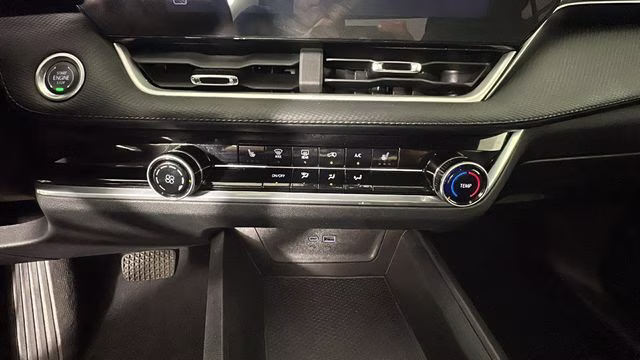 2025 Mosaic Black Metallic Chevrolet Equinox LT FWD SUV
