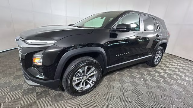 2025 Mosaic Black Metallic Chevrolet Equinox LT FWD SUV