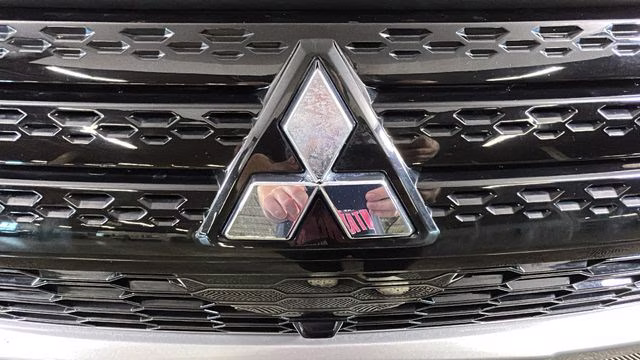 2025 White Mitsubishi Eclipse Cross SEL 4X4 SUV