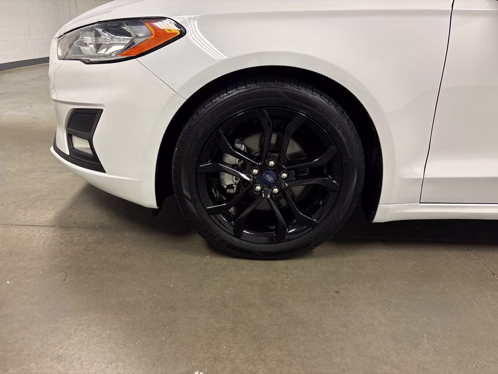 2020 Oxford White Ford Fusion SE FWD Sedan