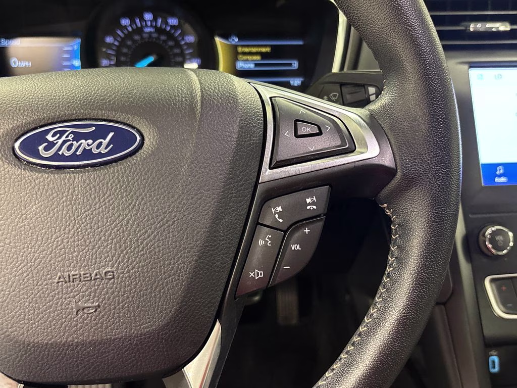 2020 Oxford White Ford Fusion SE FWD Sedan
