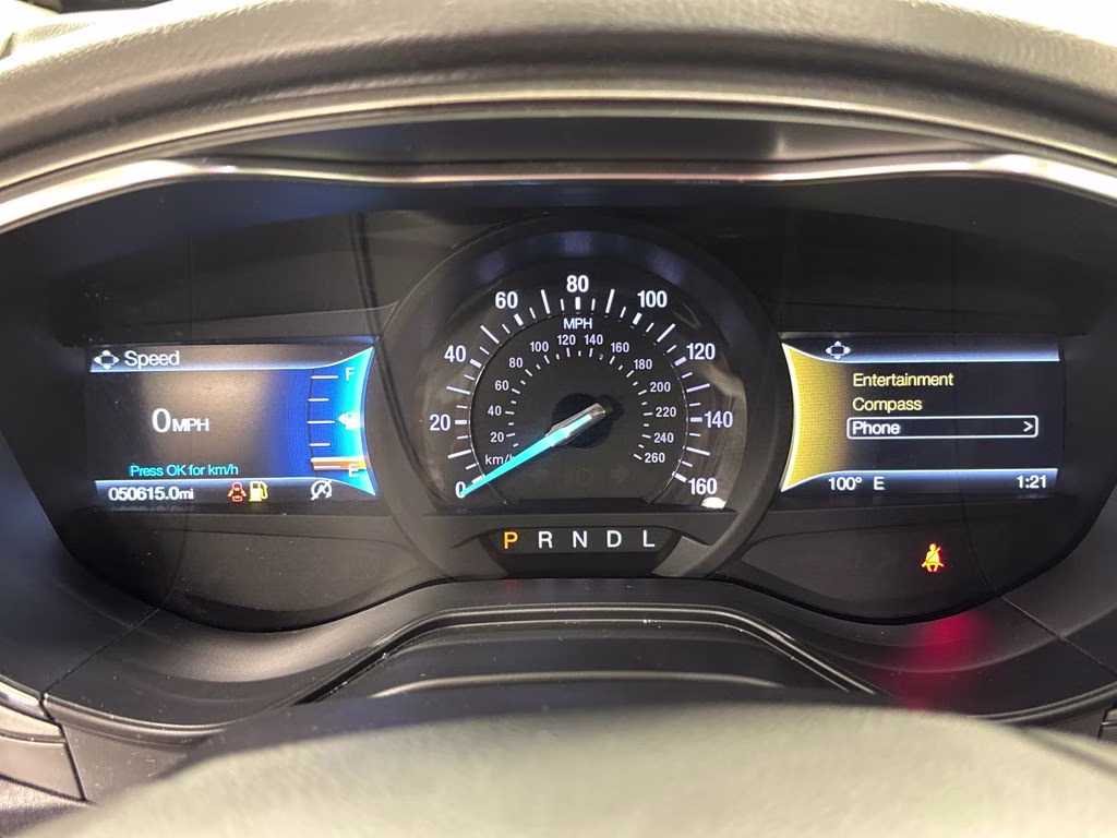 2020 Oxford White Ford Fusion SE FWD Sedan