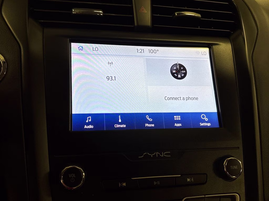 2020 Oxford White Ford Fusion SE FWD Sedan