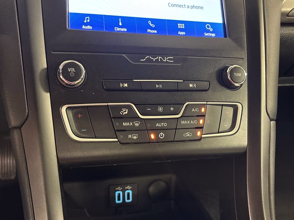 2020 Oxford White Ford Fusion SE FWD Sedan