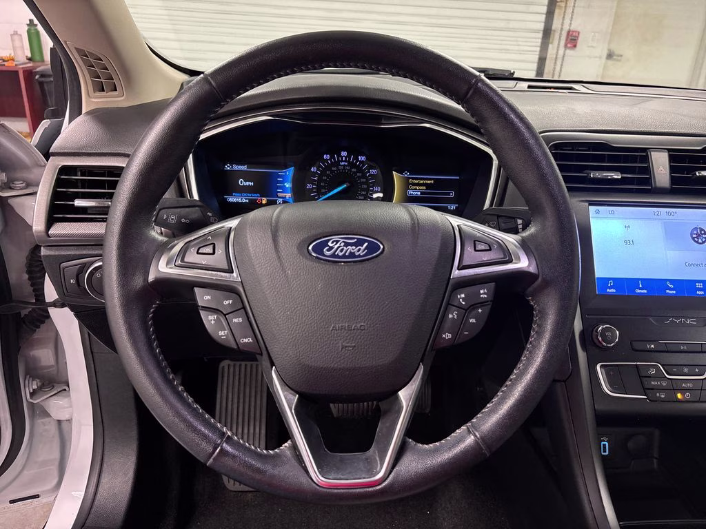 2020 Oxford White Ford Fusion SE FWD Sedan
