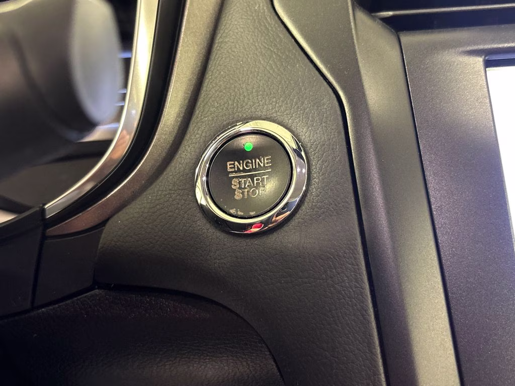 2020 Oxford White Ford Fusion SE FWD Sedan
