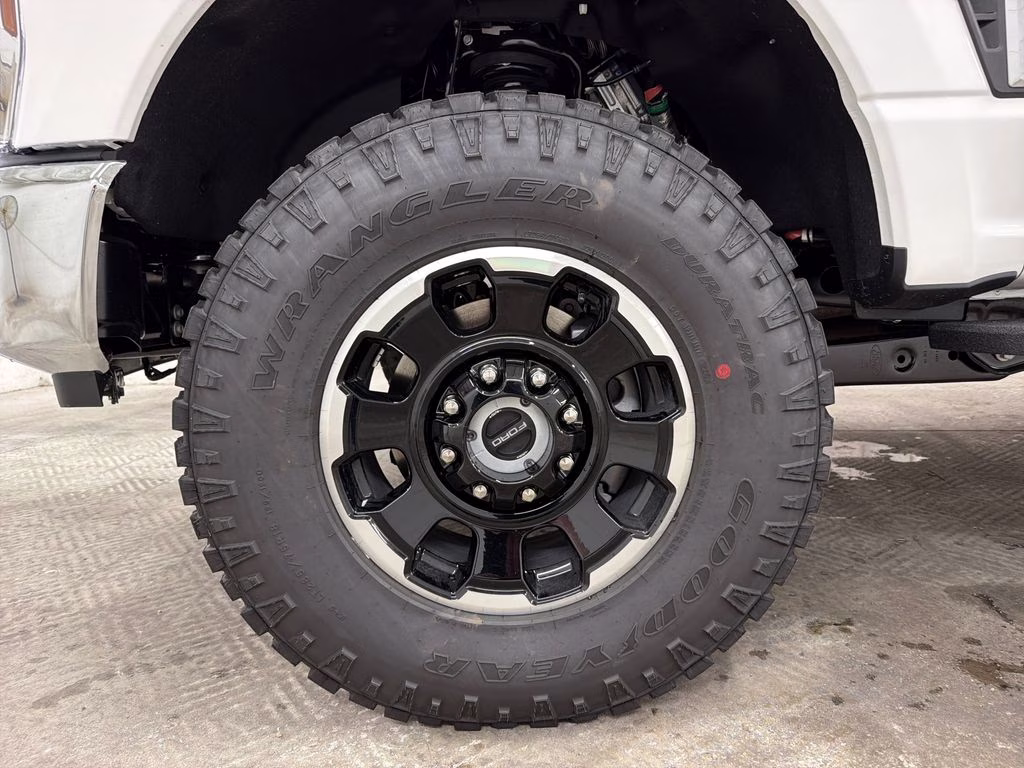 2026 STAR WHITE Ford Super Duty F-250 SRW Lariat Tremor 4X4 Truck