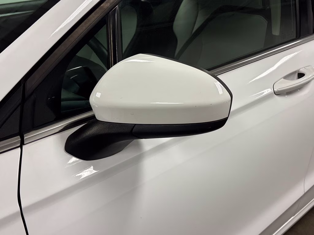 2020 Oxford White Ford Fusion SE FWD Sedan