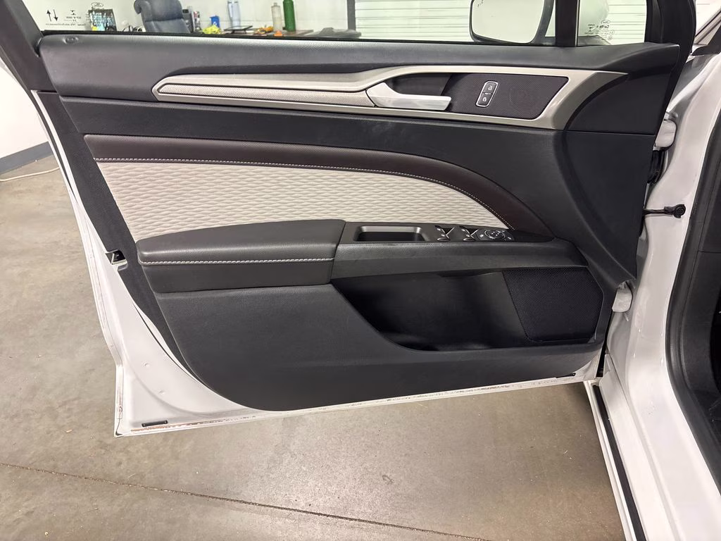 2020 Oxford White Ford Fusion SE FWD Sedan