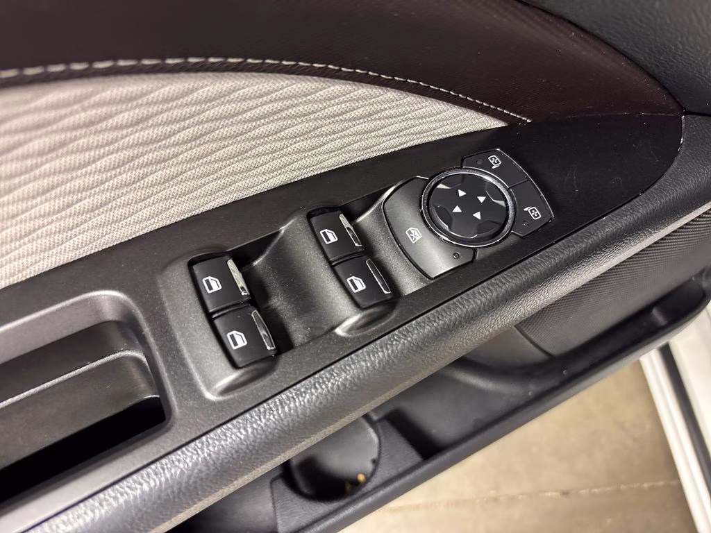 2020 Oxford White Ford Fusion SE FWD Sedan