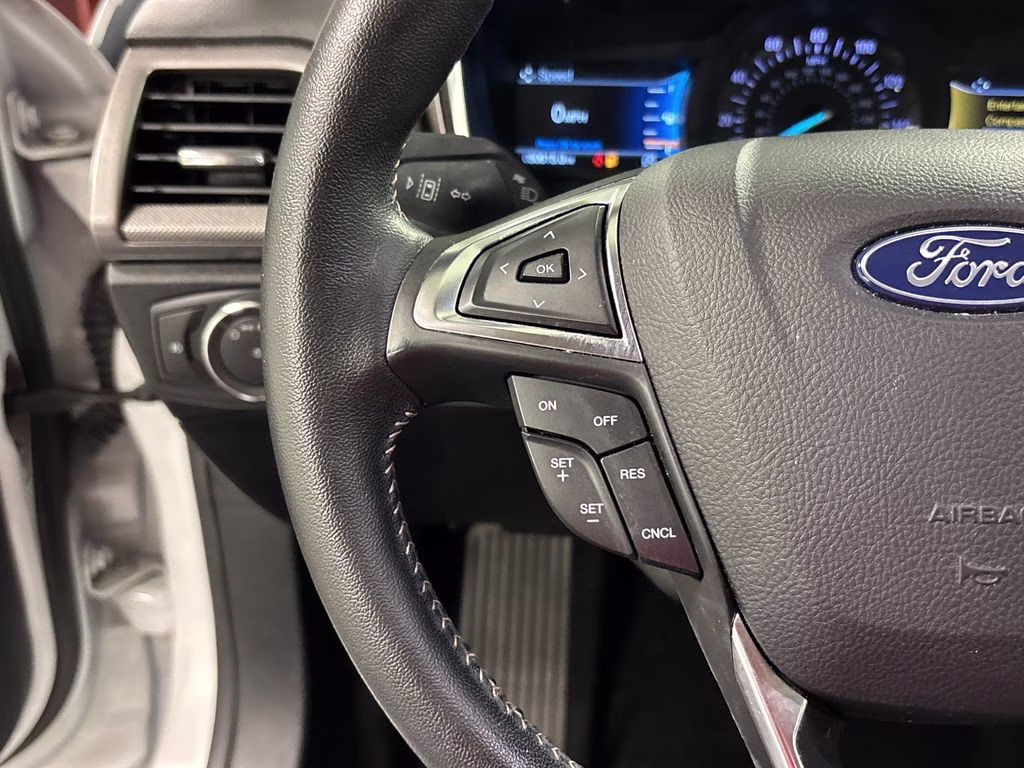 2020 Oxford White Ford Fusion SE FWD Sedan