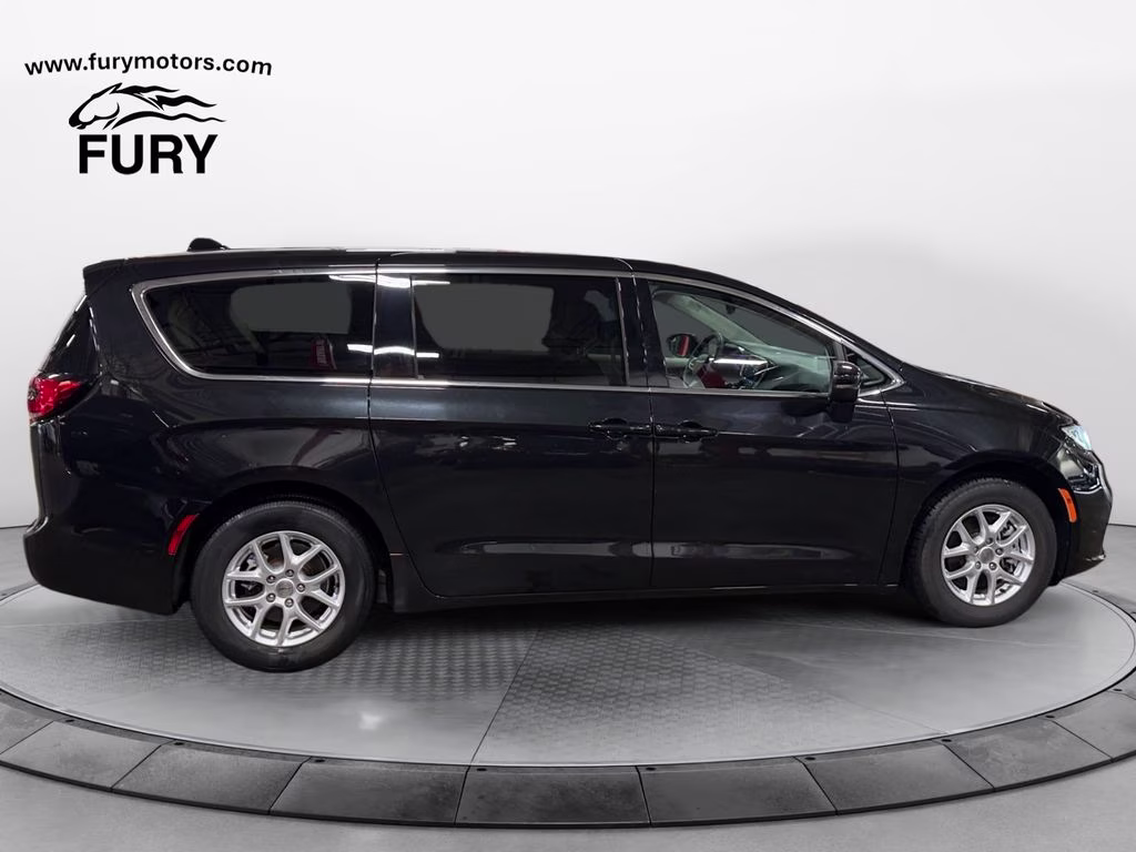 2023 Brilliant Black Crystal Pearlcoat Chrysler Pacifica Touring L FWD Van