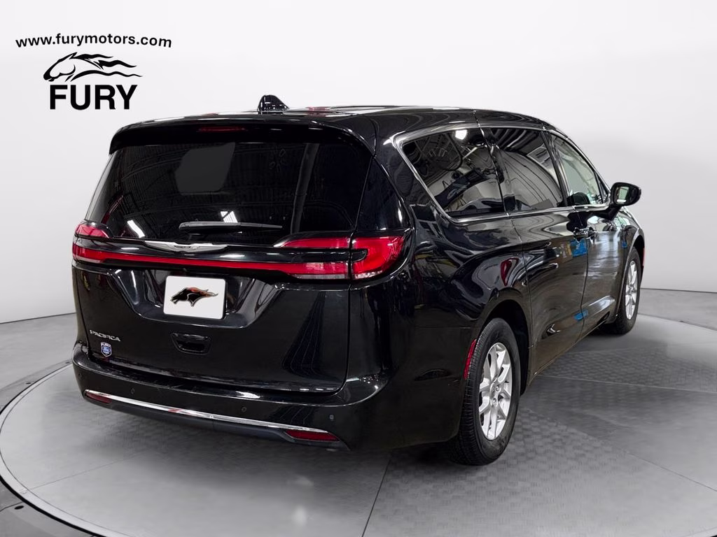 2023 Brilliant Black Crystal Pearlcoat Chrysler Pacifica Touring L FWD Van