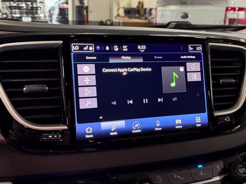 2023 Brilliant Black Crystal Pearlcoat Chrysler Pacifica Touring L FWD Van