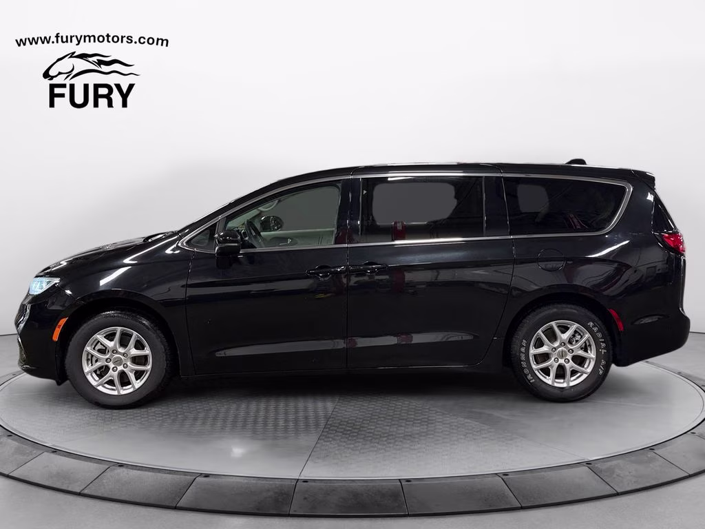2023 Brilliant Black Crystal Pearlcoat Chrysler Pacifica Touring L FWD Van