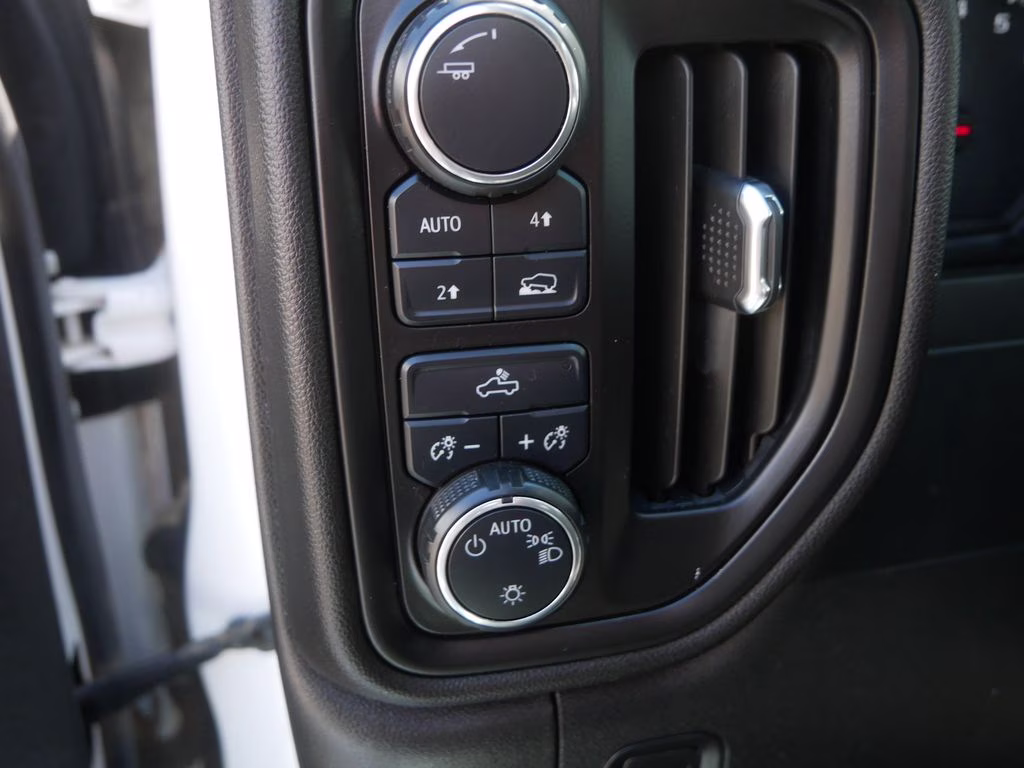 2020 Summit White Chevrolet Silverado 1500 Custom 4X4 Truck