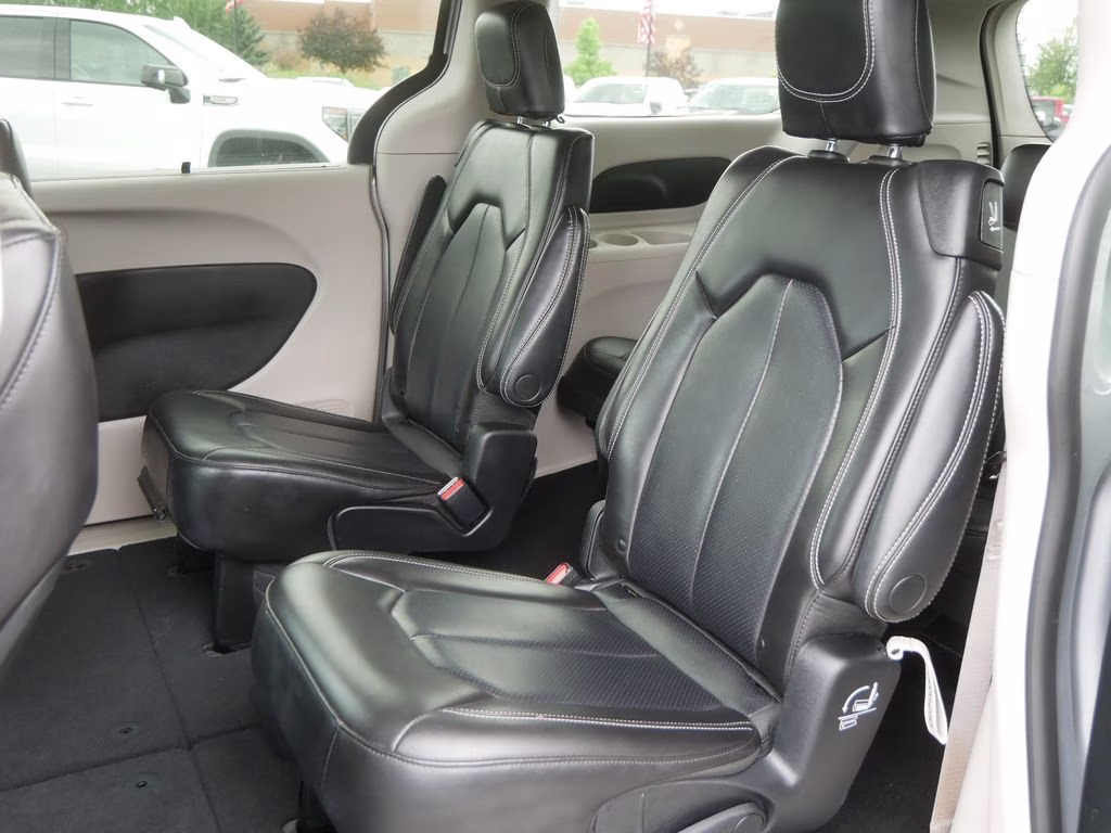 2023 Silver Mist Clearcoat Chrysler Pacifica Touring L FWD Van