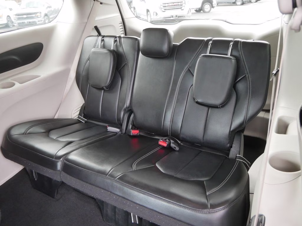 2023 Silver Mist Clearcoat Chrysler Pacifica Touring L FWD Van