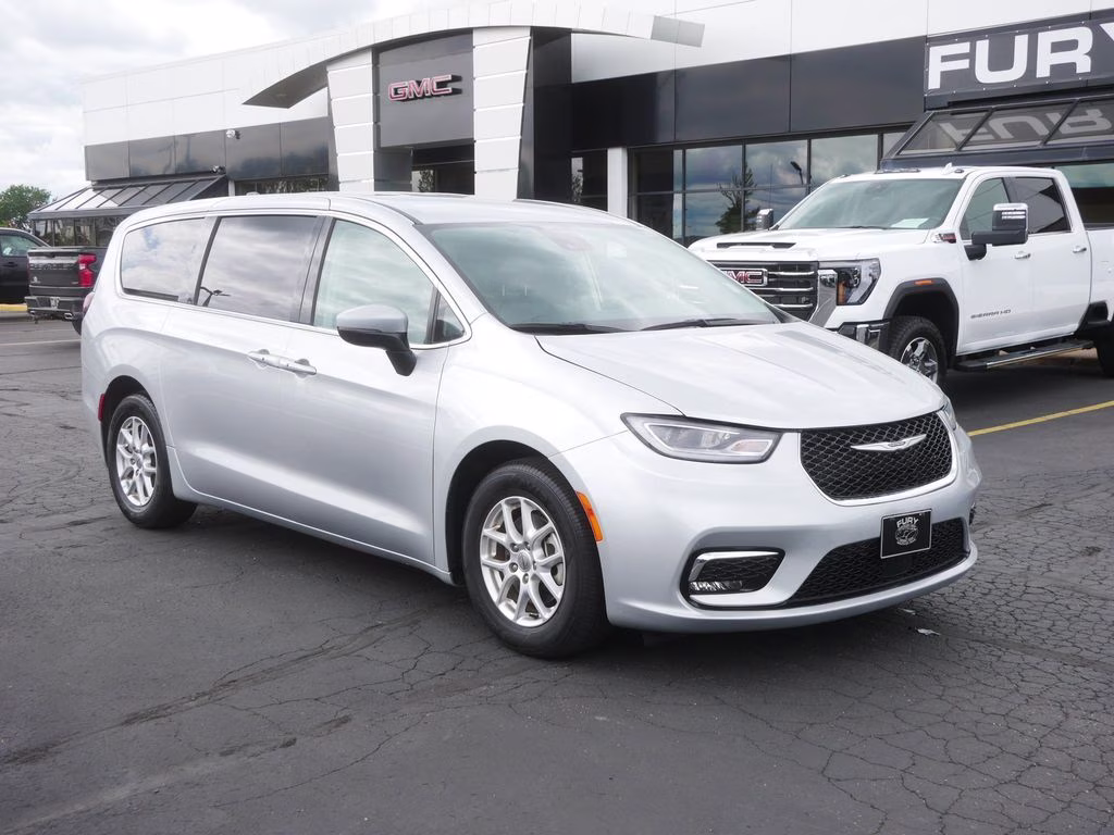 2023 Silver Mist Clearcoat Chrysler Pacifica Touring L FWD Van