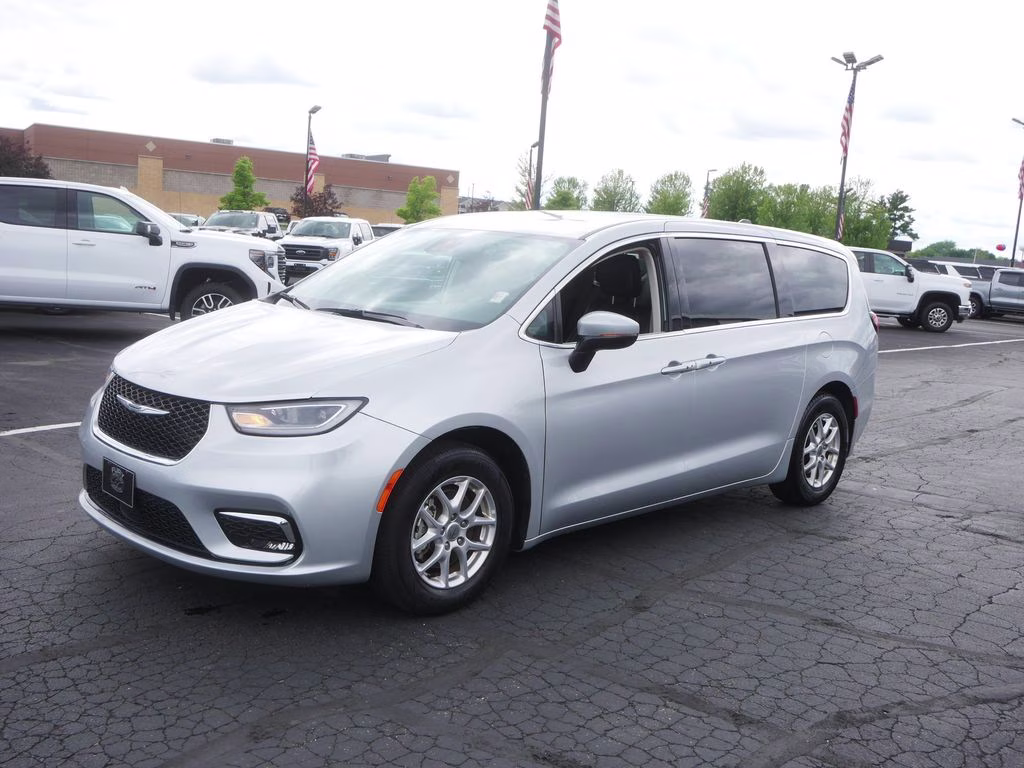 2023 Silver Mist Clearcoat Chrysler Pacifica Touring L FWD Van