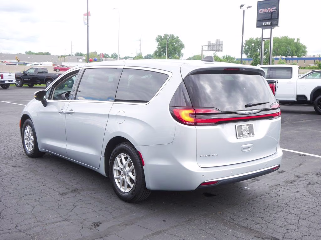 2023 Silver Mist Clearcoat Chrysler Pacifica Touring L FWD Van