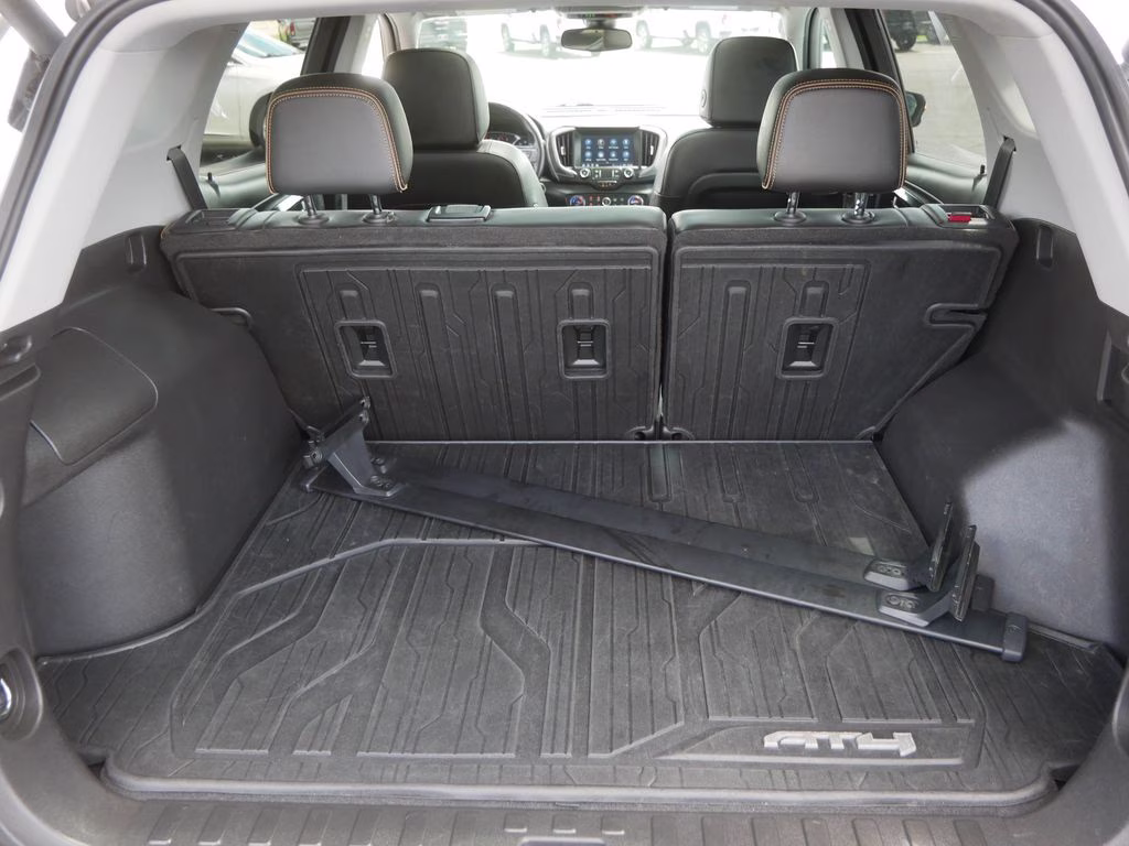 2022 Summit White GMC Terrain AT4 AWD SUV