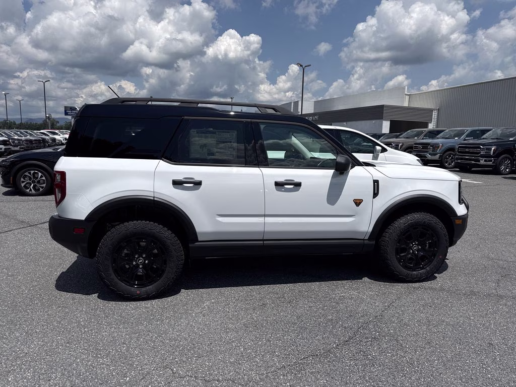 2026 Oxford White Ford Bronco Sport Badlands 4X4 SUV
