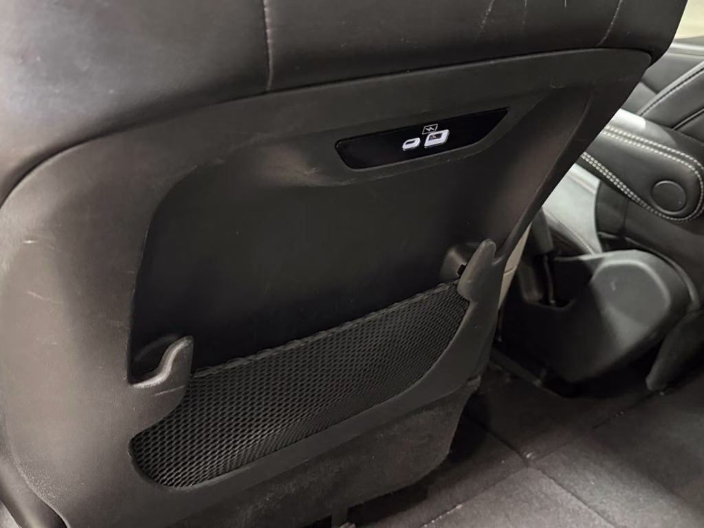 2023 Brilliant Black Crystal Pearlcoat Chrysler Pacifica Touring L FWD Van
