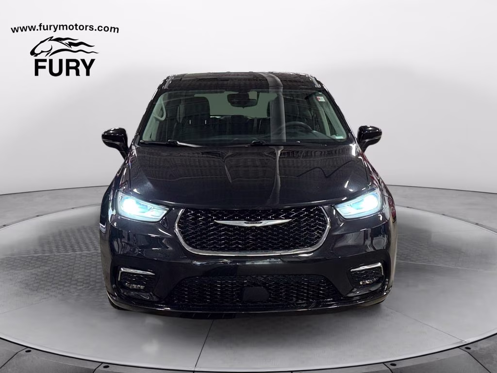 2023 Brilliant Black Crystal Pearlcoat Chrysler Pacifica Touring L FWD Van