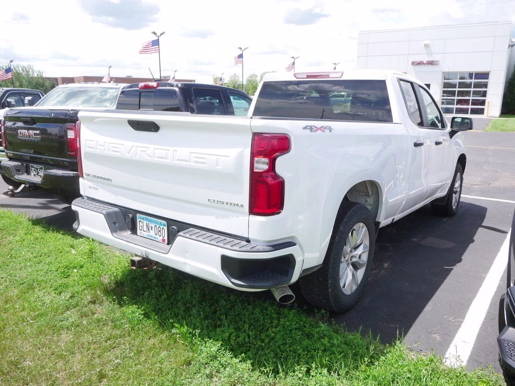 2021 Summit White Chevrolet Silverado 1500 Custom 4X4 Truck