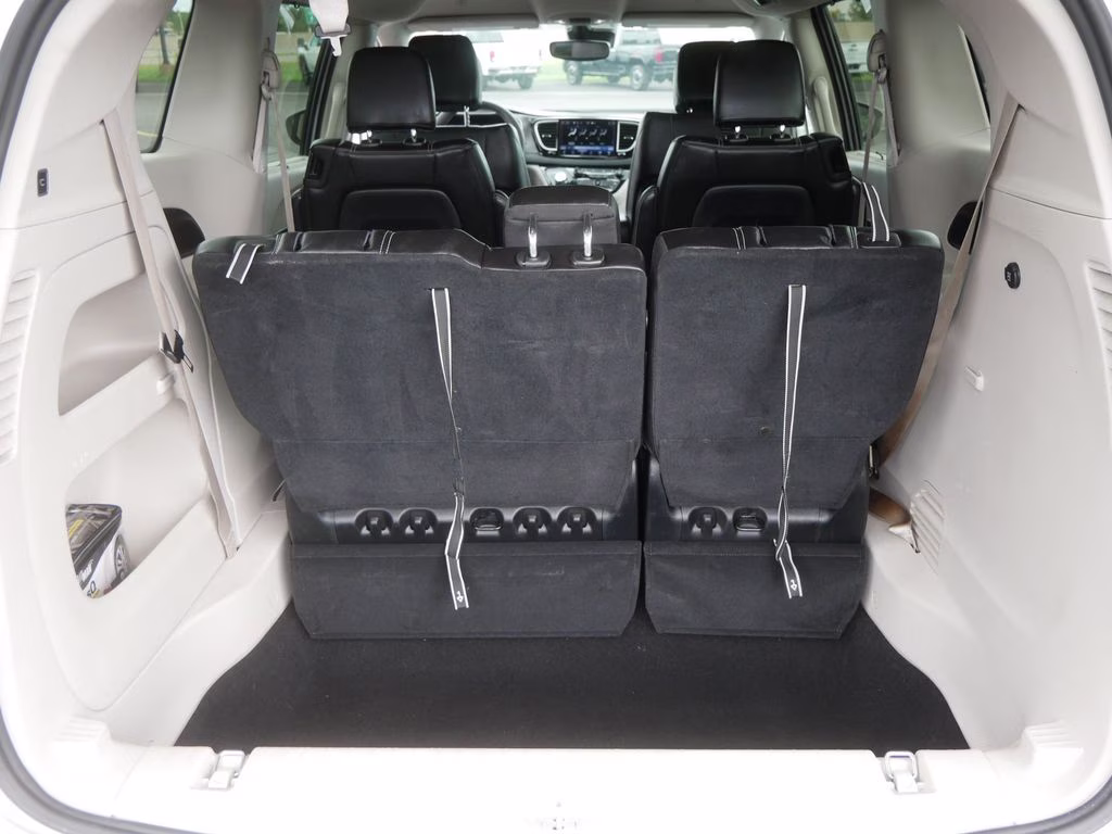 2023 Silver Mist Clearcoat Chrysler Pacifica Touring L FWD Van