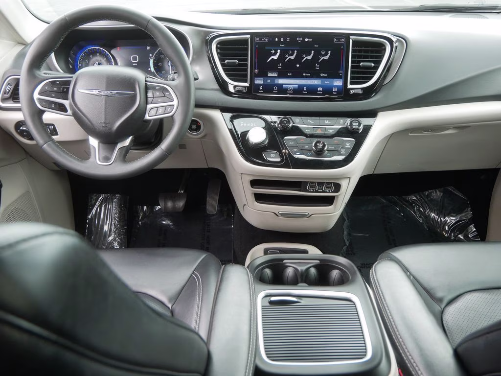 2023 Silver Mist Clearcoat Chrysler Pacifica Touring L FWD Van